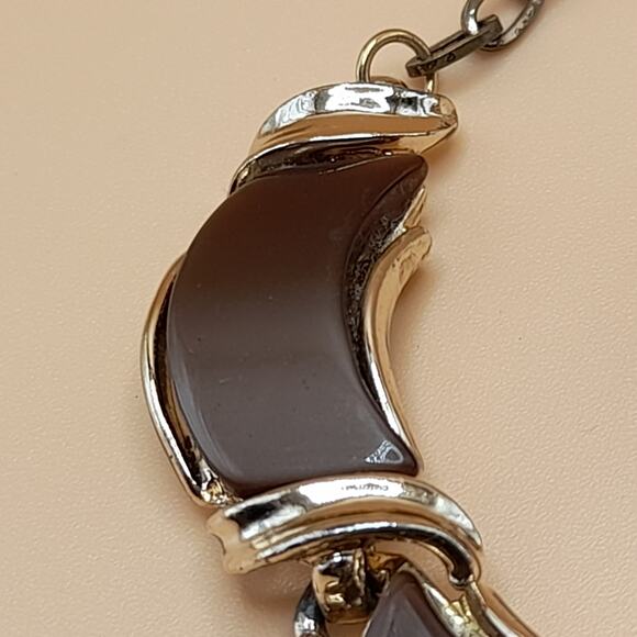 Vintage Brown Lucite Gold Tone Jewelry: Necklace Clip Earrings, 1950s Jewelry - Picture 7 of 10